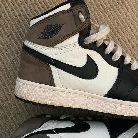 Air Jordan 1 Retro High OG Dark Mocha GS 6.5 575441-105 - Picture 5 of 14